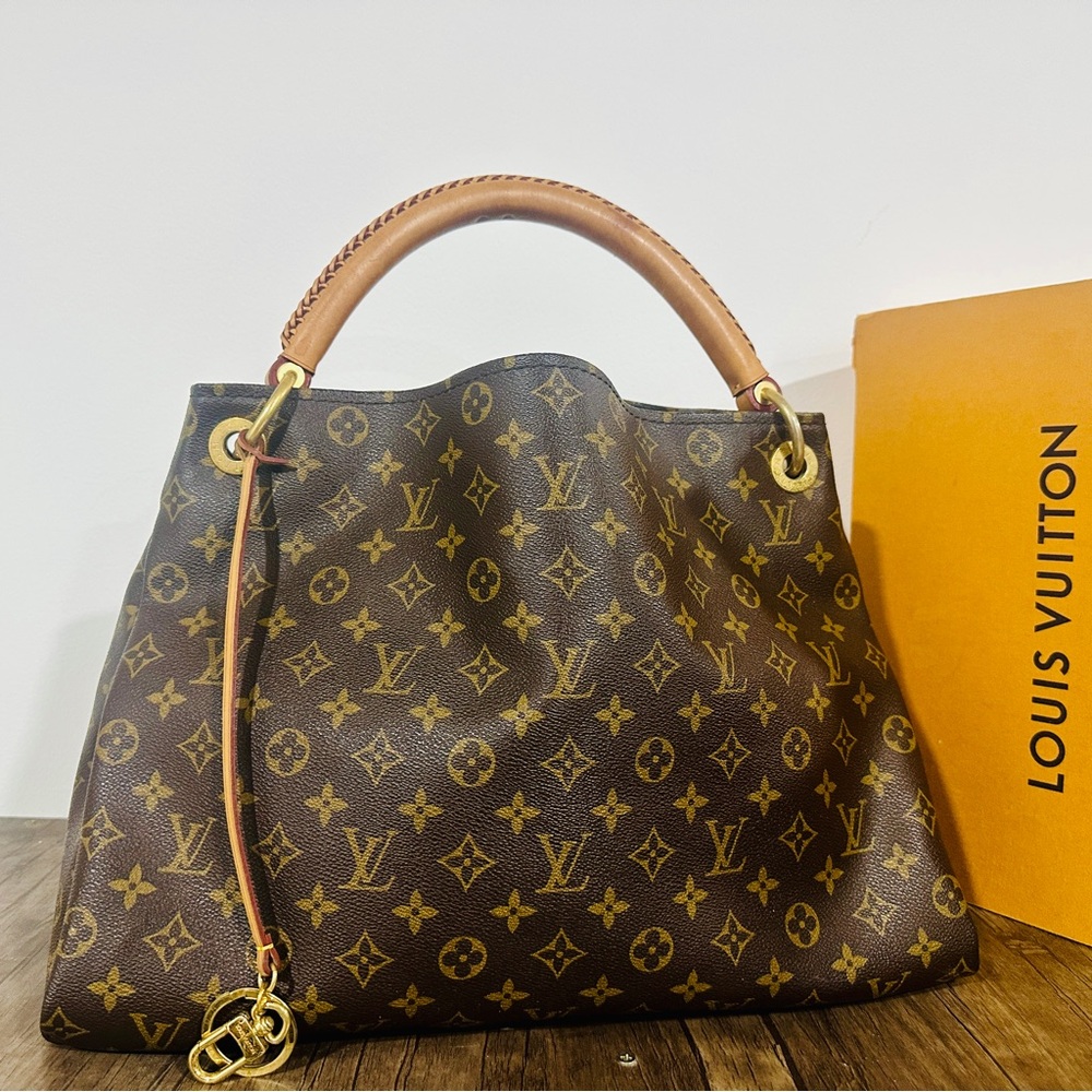 Louis Vuitton Artsy Mm Monogram bag